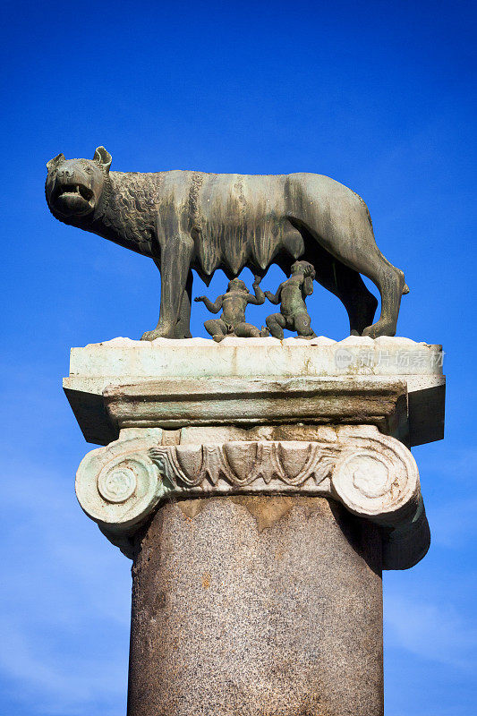 卡皮托林·沃尔夫(Capitoline Wolf)在意大利罗马的坎皮多里奥宫(Palazzo del Campidoglio)